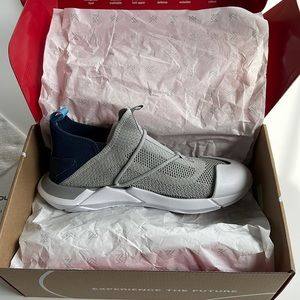 As seen on shark tank! Brand new never worn muvez! The traveler style.